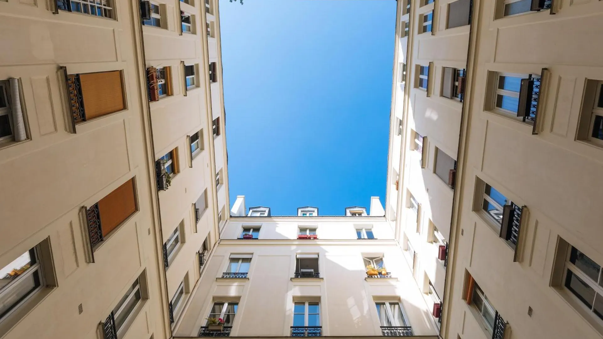 Very Central Studio Apartment For 2 In Paris