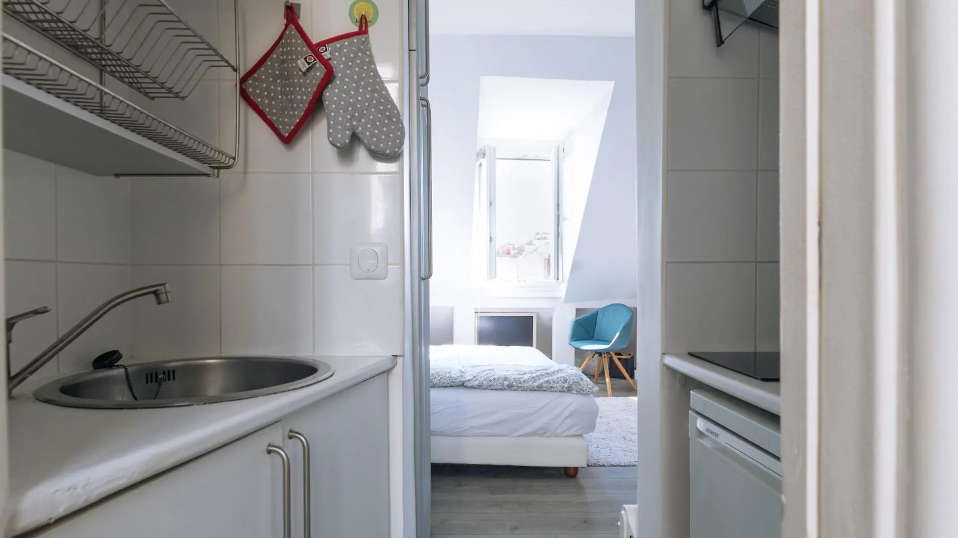 Very Central Studio Apartment For 2 In Paris França