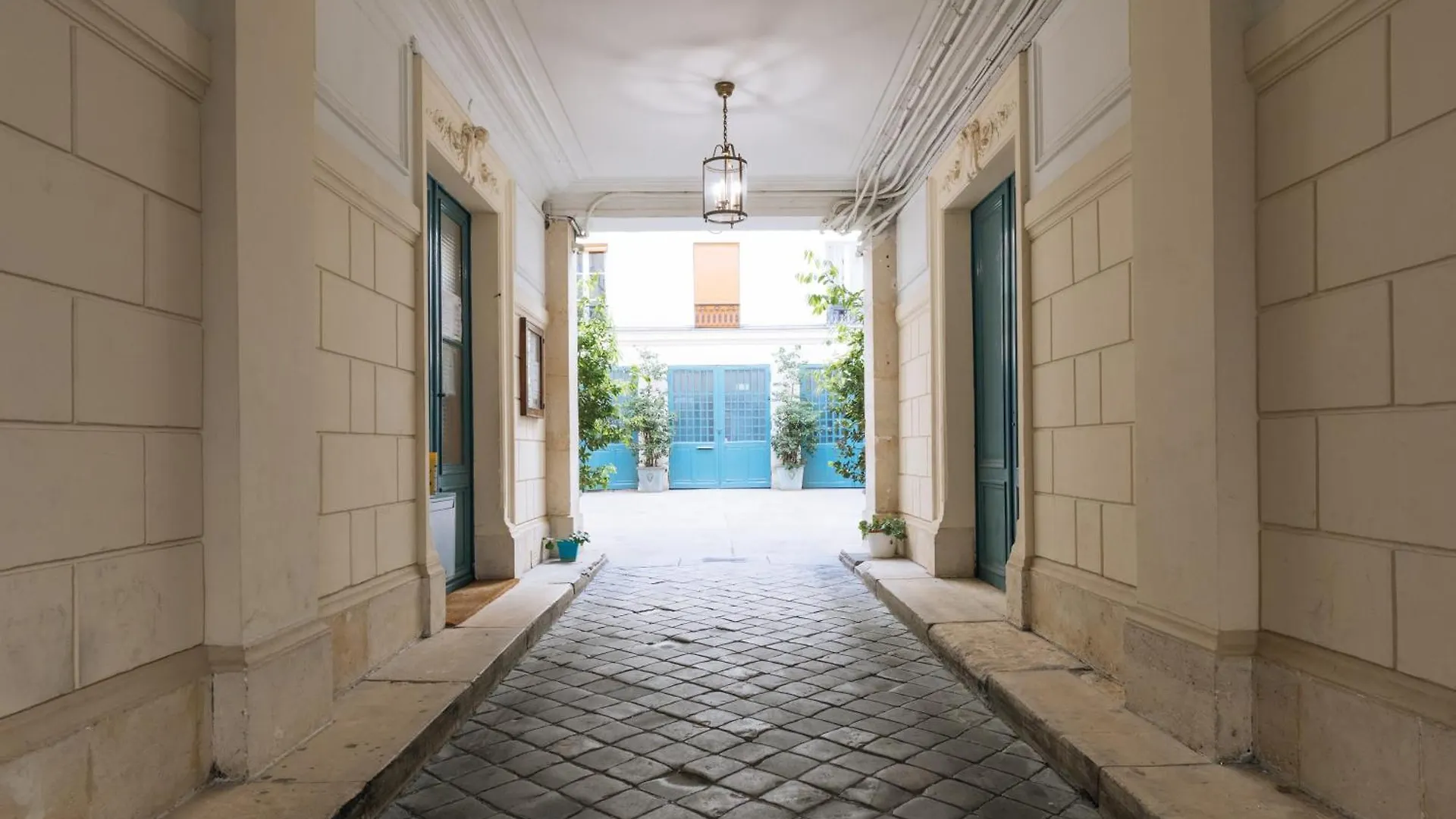 Very Central Studio Apartment For 2 In Paris