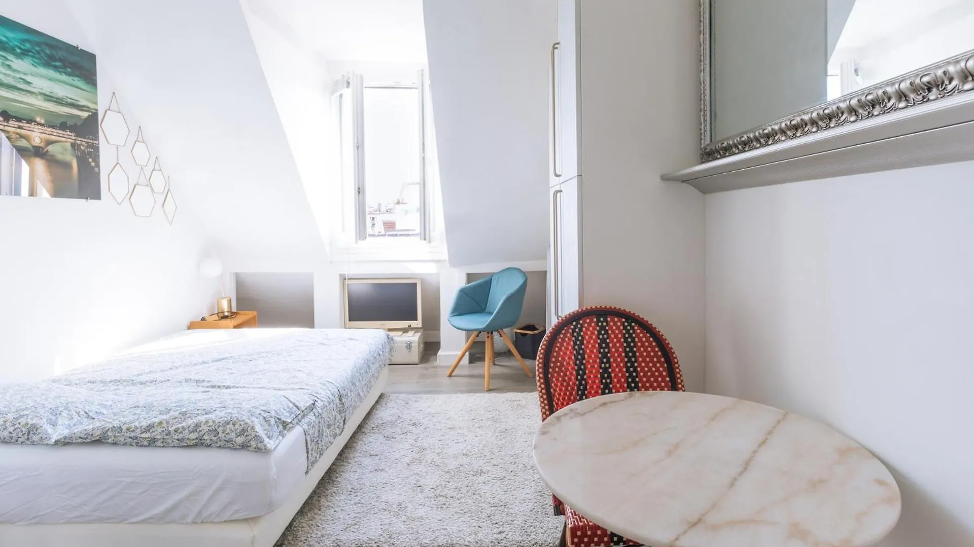 Very Central Studio Apartment For 2 In Paris
